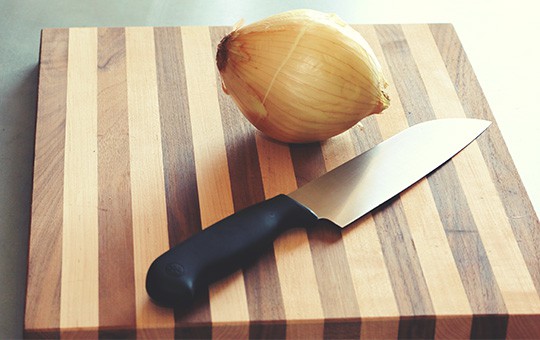 essential-home_cutting-board-knife